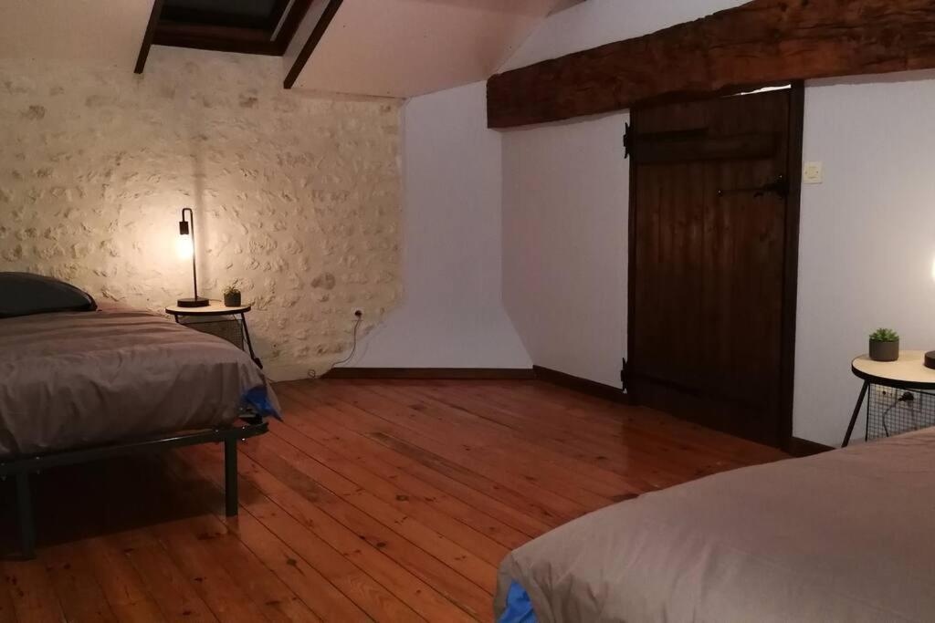 Maison Charentaise A La Campagne Becheresse Kültér fotó